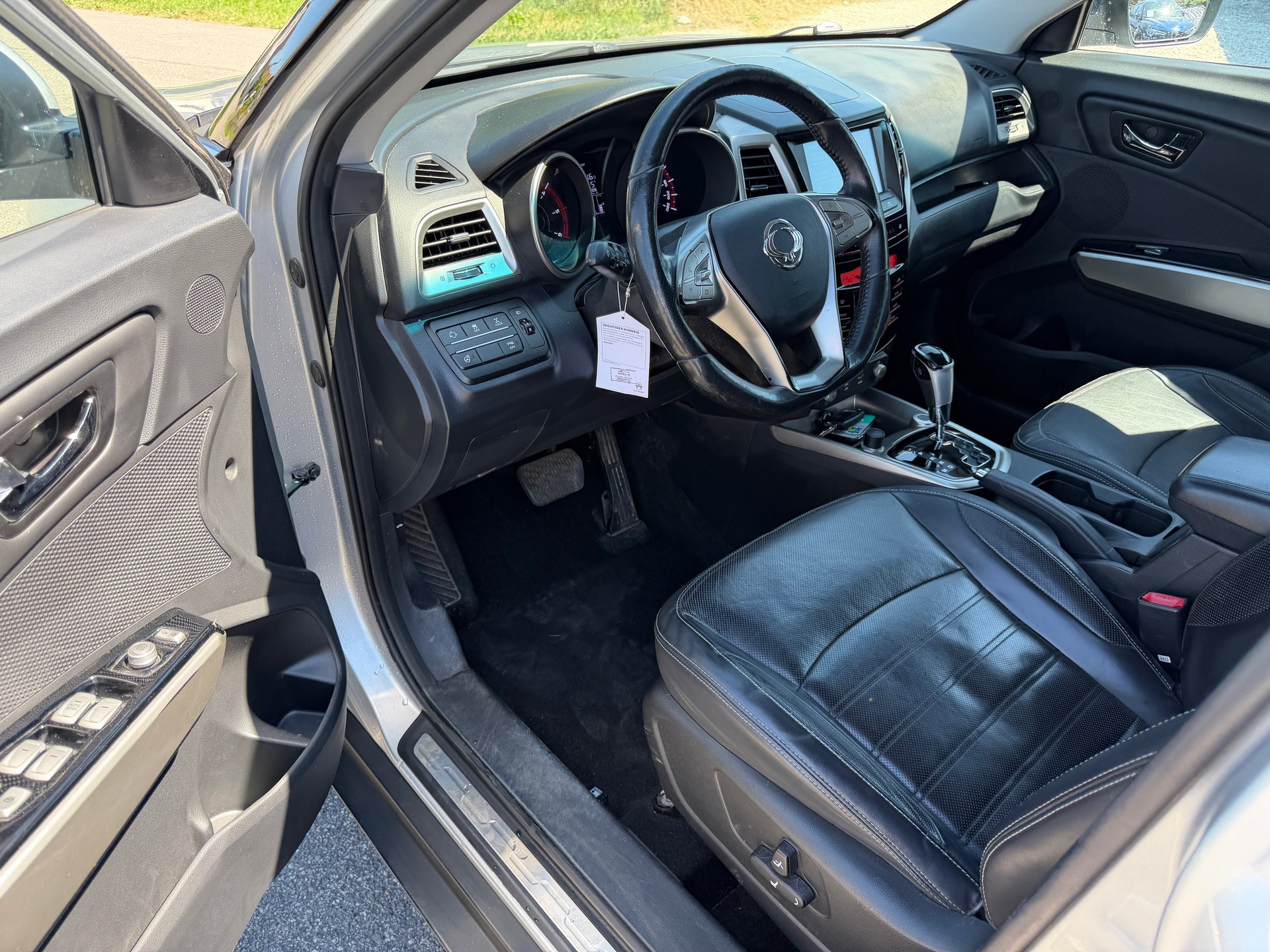 KGM-SsangYong Tivoli 1.6 eXDi Sapphire 4WD Automatic-image-7
