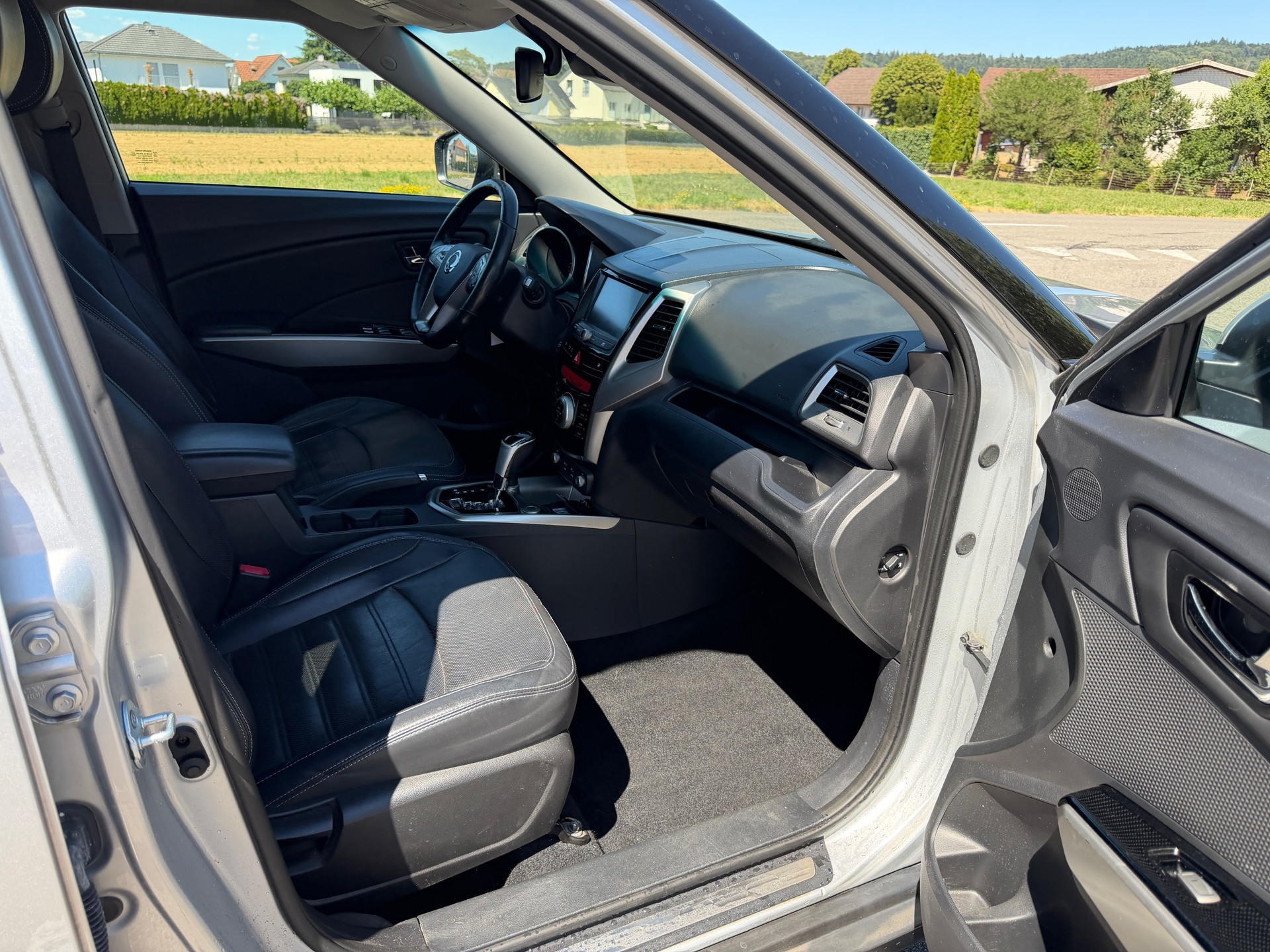 KGM-SsangYong Tivoli 1.6 eXDi Sapphire 4WD Automatic-image-9