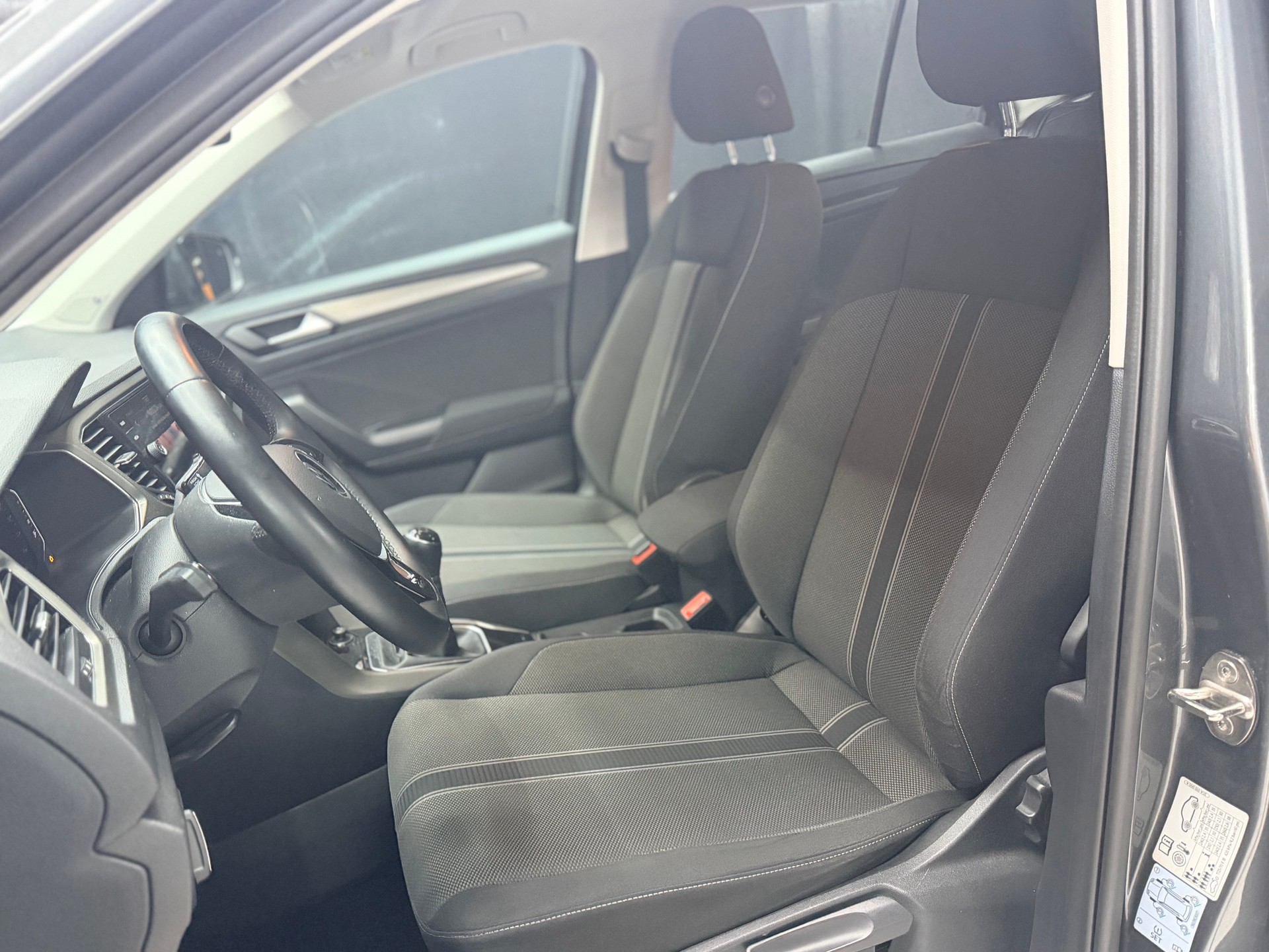 VW T-Roc 1.0 TSI Advance-image-4
