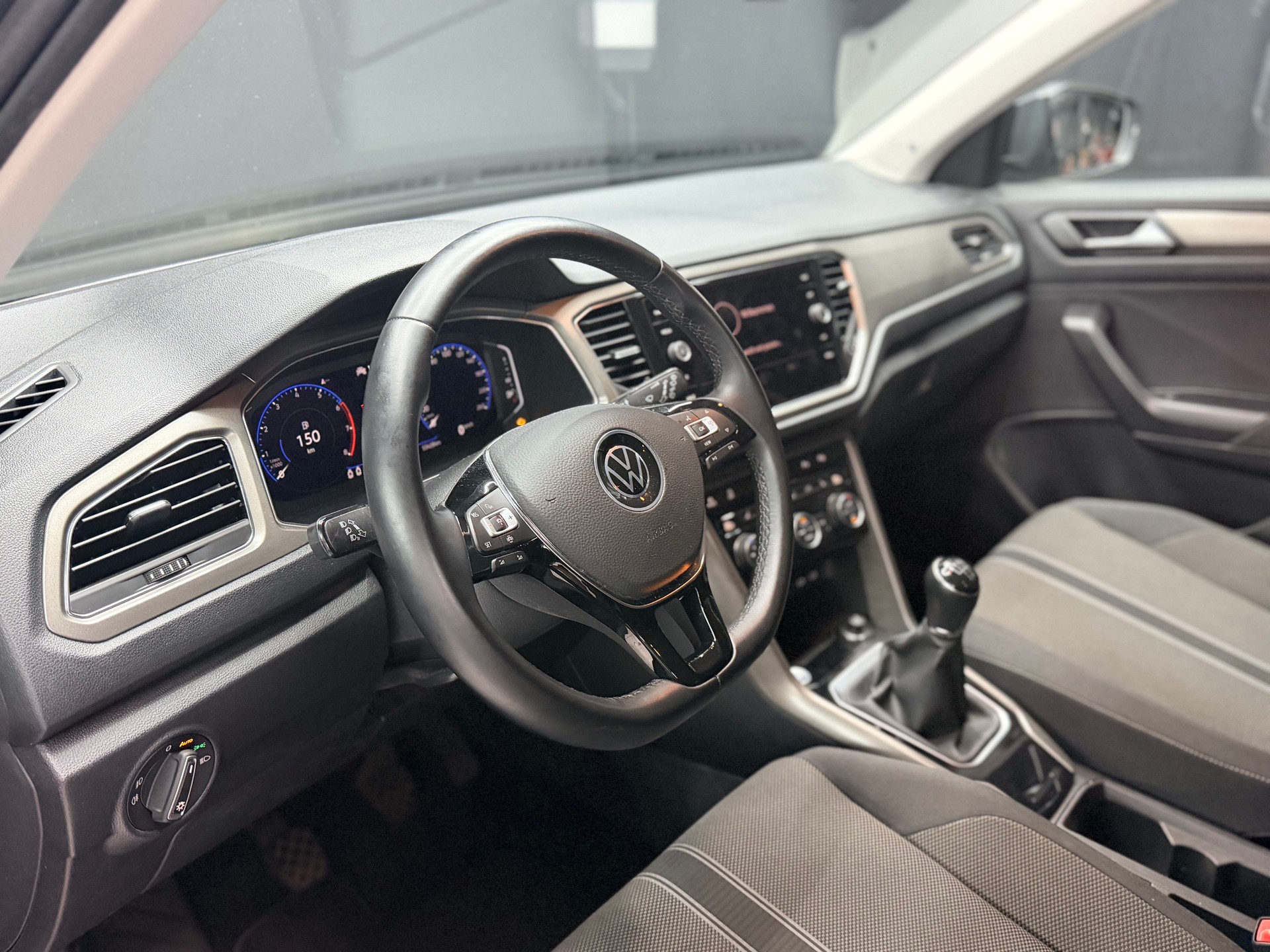 VW T-Roc 1.0 TSI Advance-image-3