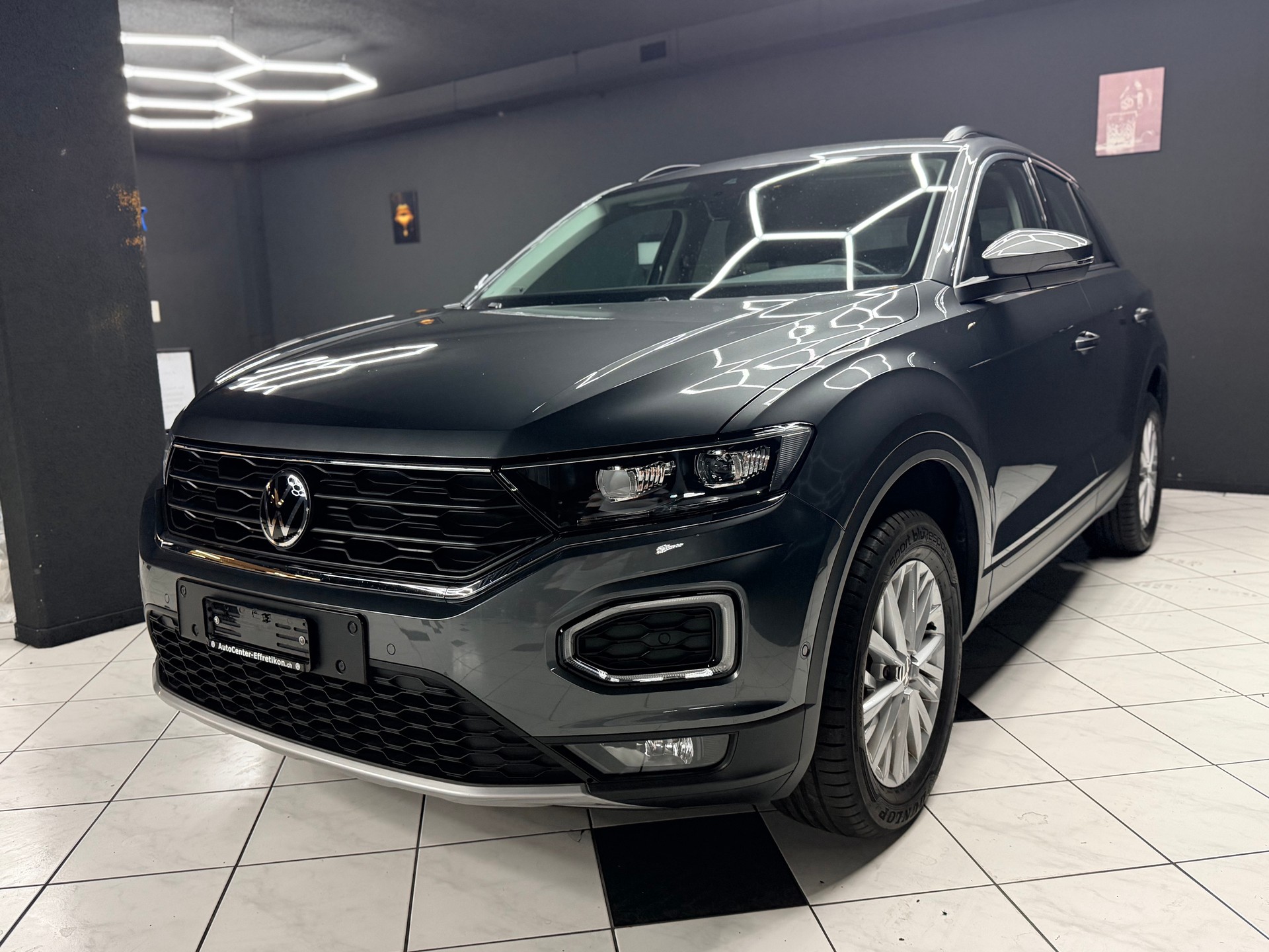 VW T-Roc 1.0 TSI Advance-image-1