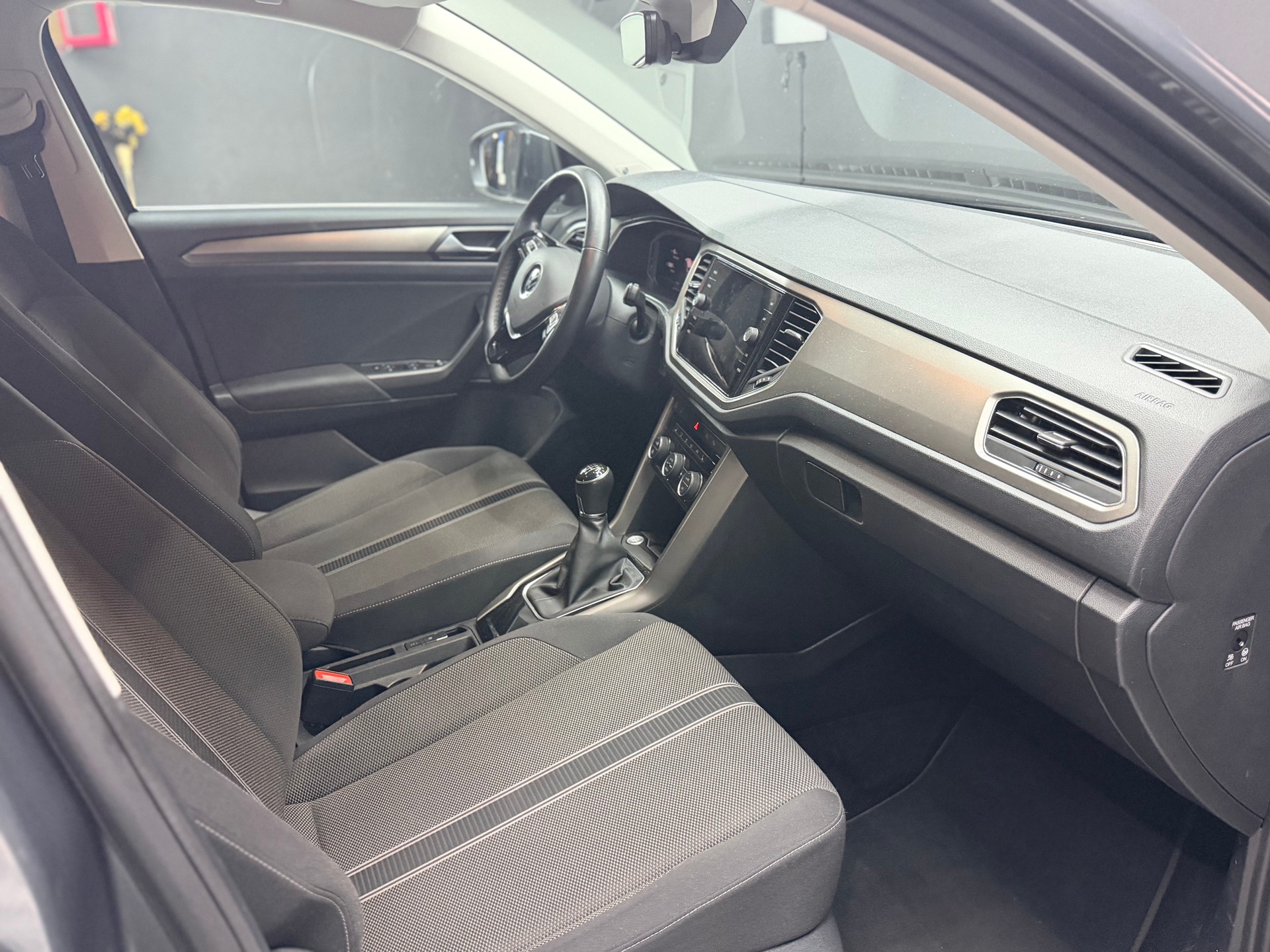 VW T-Roc 1.0 TSI Advance-image-5