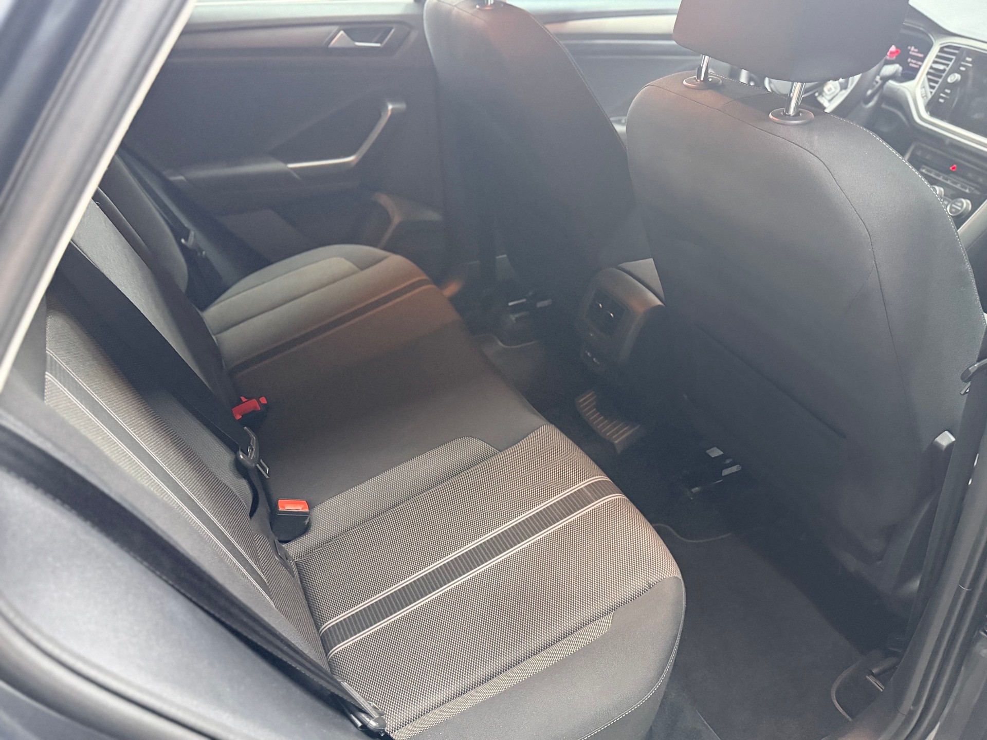 VW T-Roc 1.0 TSI Advance-image-8