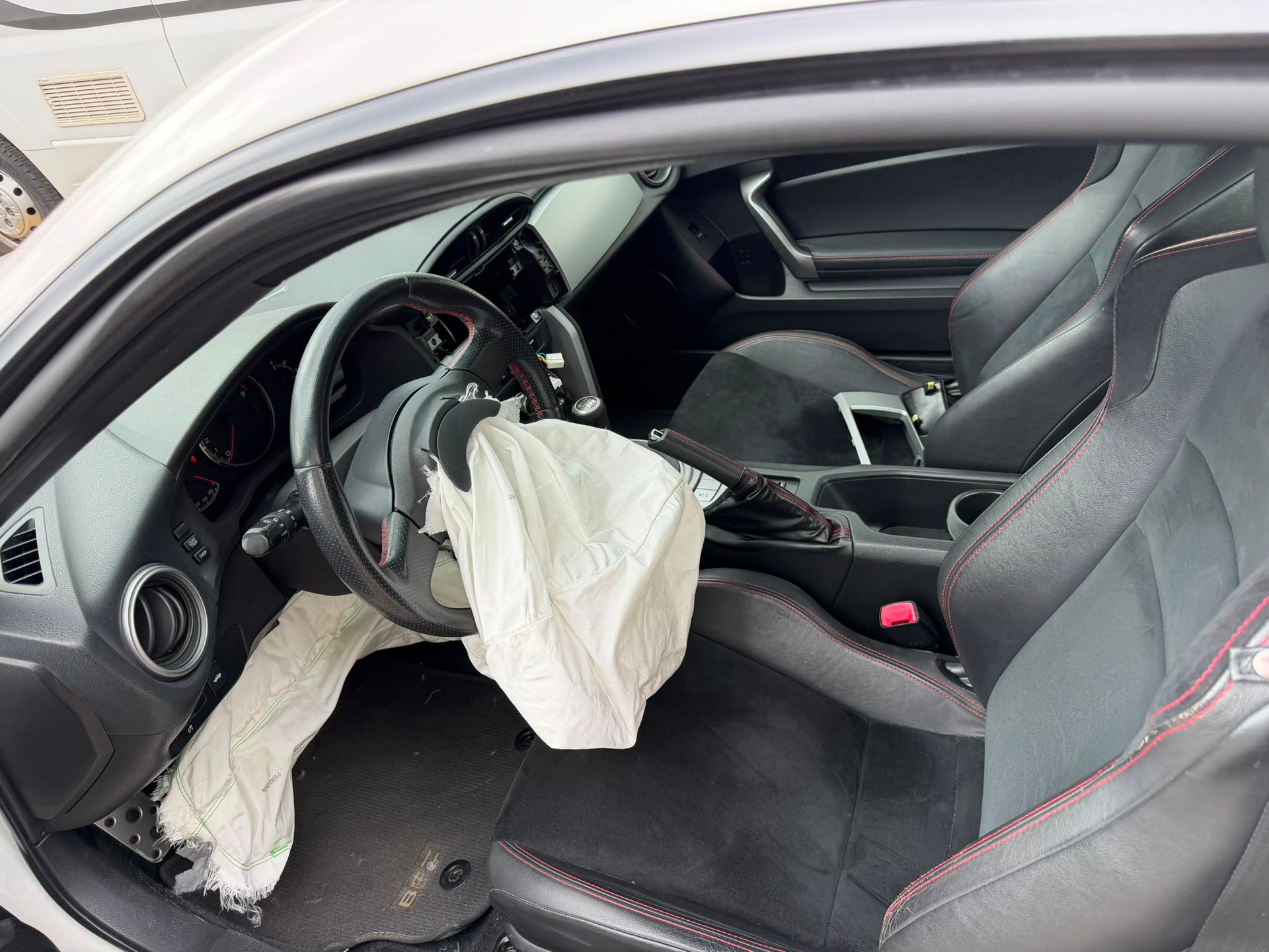 SUBARU BRZ 2.0R-image-2