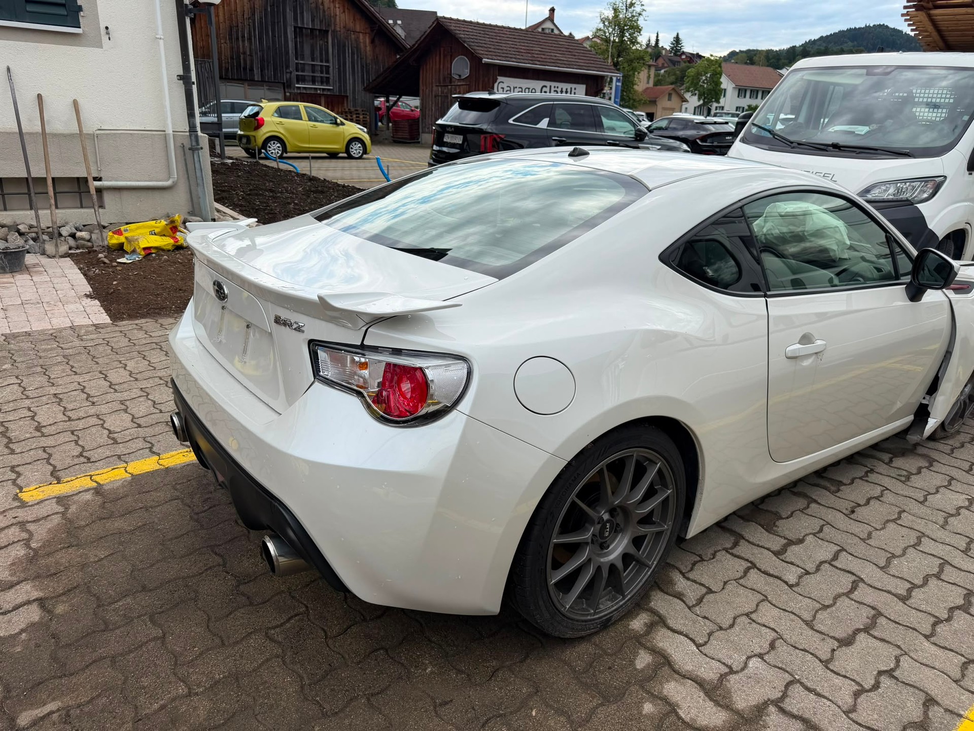 SUBARU BRZ 2.0R-image-4