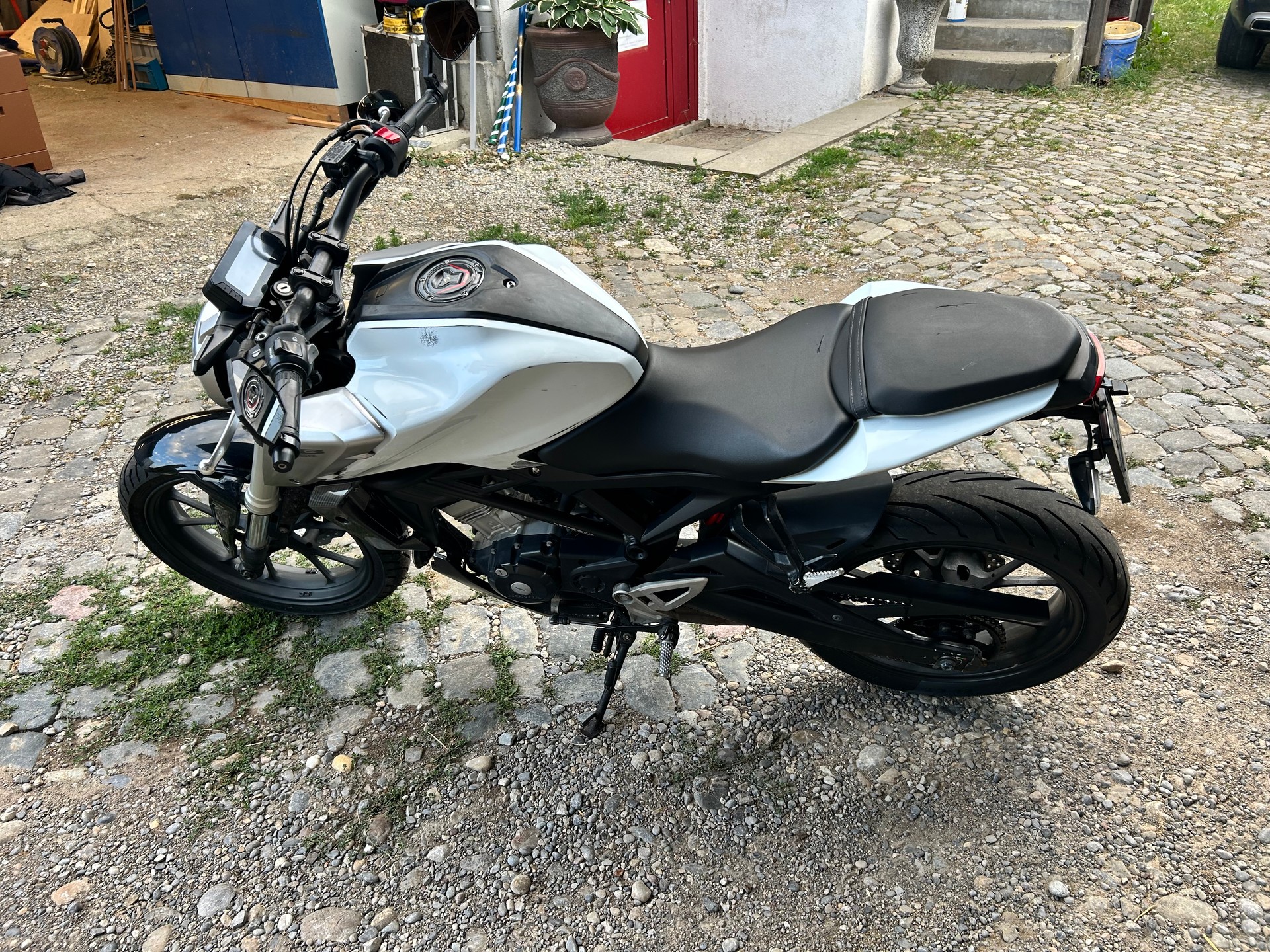 HONDA CB125R 2018