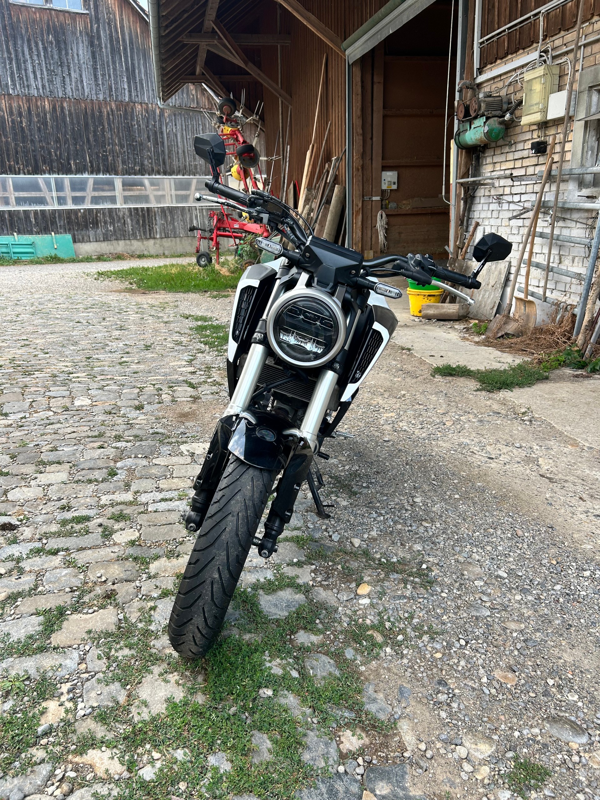 HONDA CB125R 2018-image-1