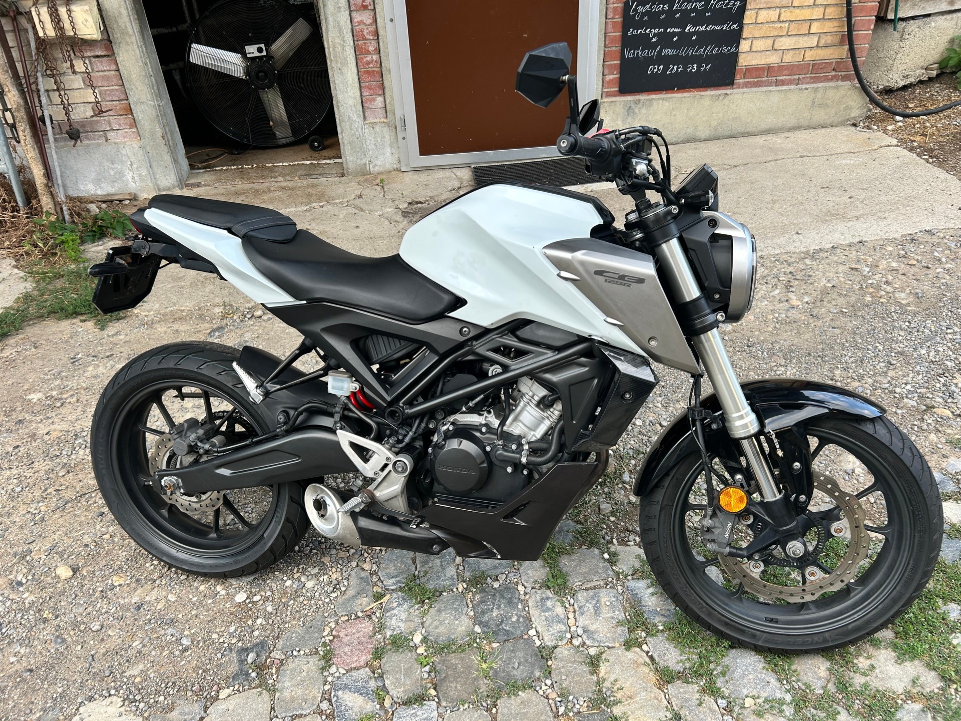 HONDA CB125R 2018-image-2