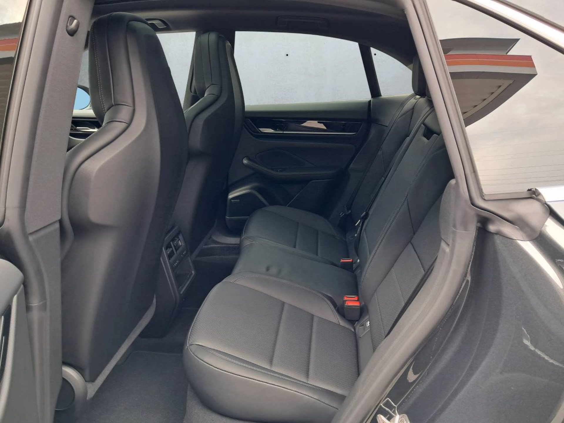 PORSCHE Macan 4S-image-16