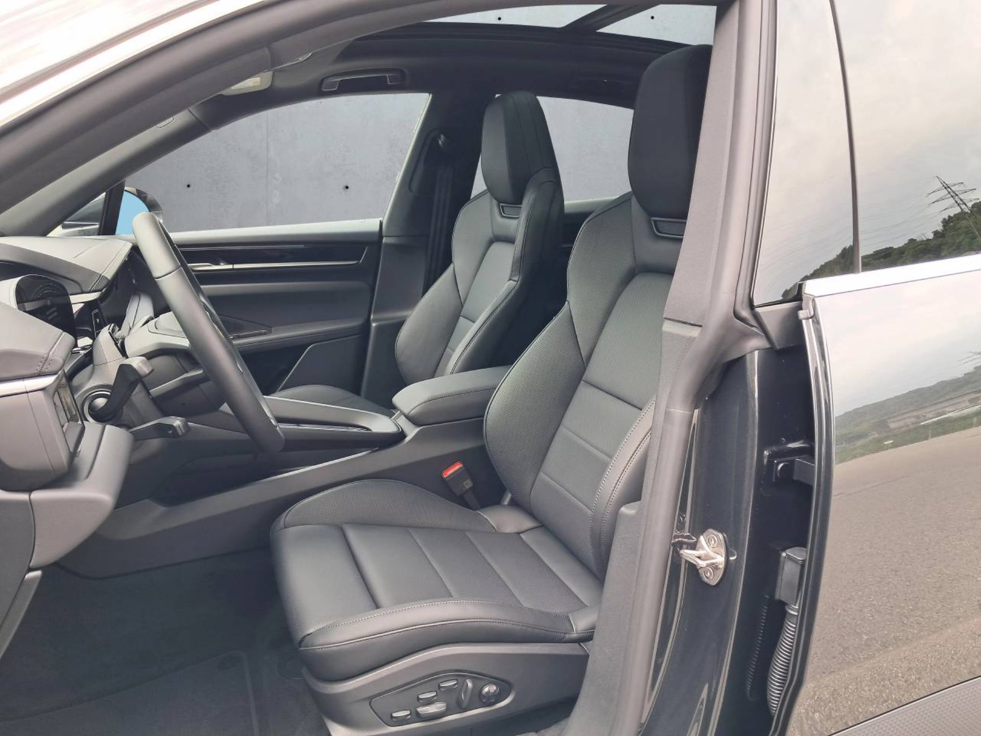 PORSCHE Macan 4S-image-4
