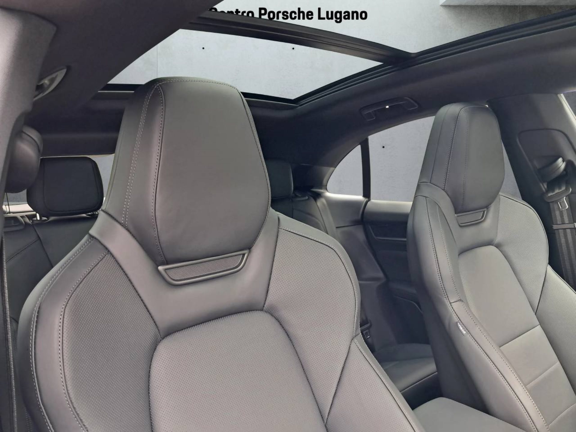 PORSCHE Macan 4S-image-24