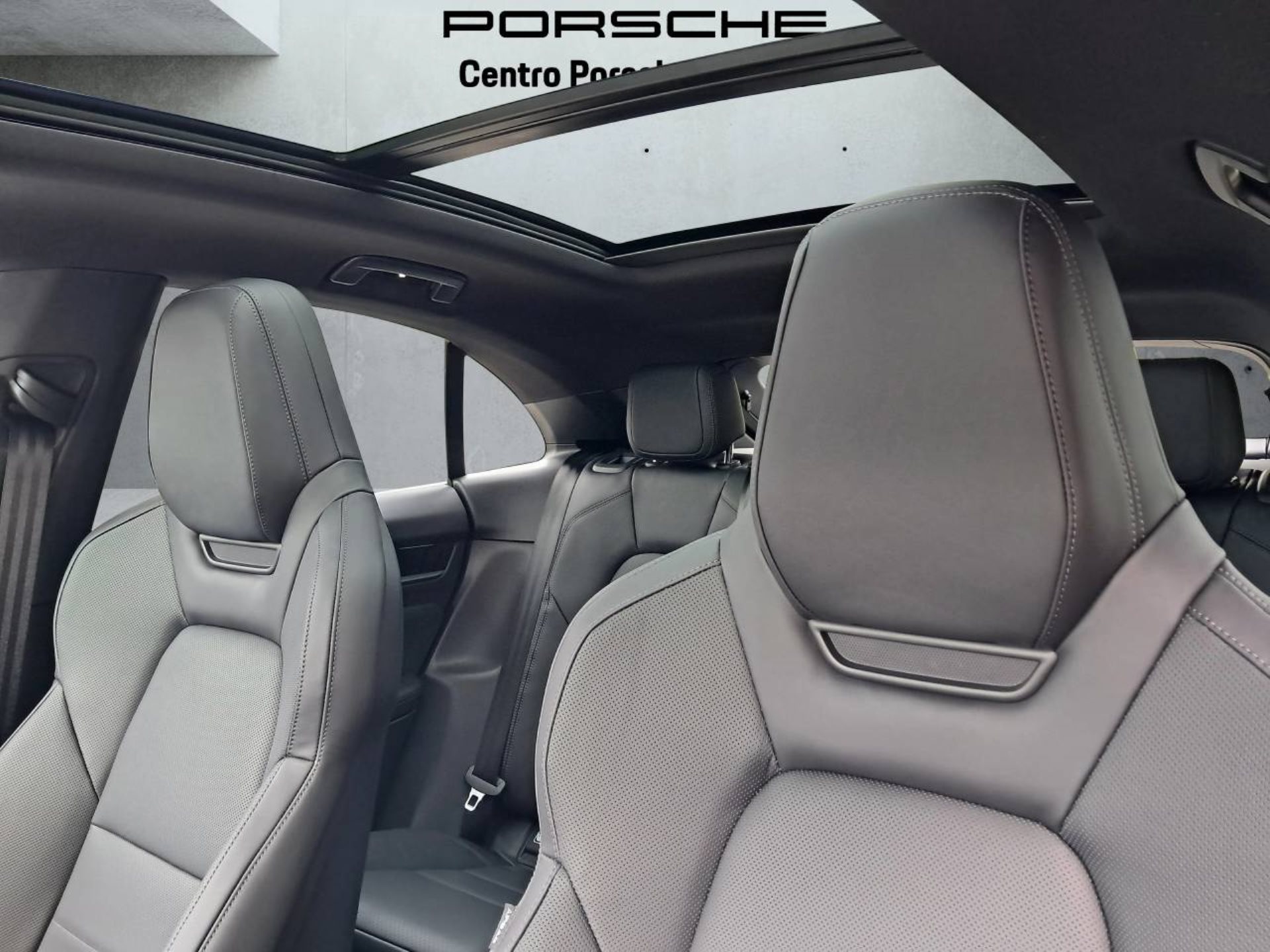 PORSCHE Macan 4S-image-25