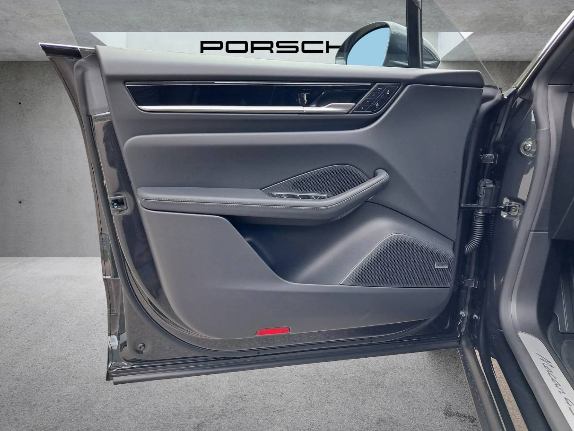PORSCHE Macan 4S-image-22