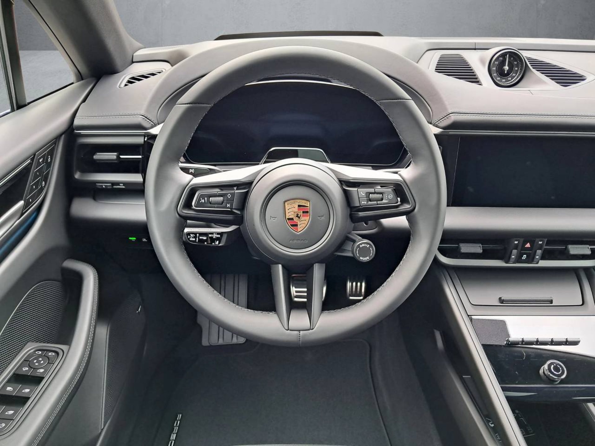PORSCHE Macan 4S-image-12