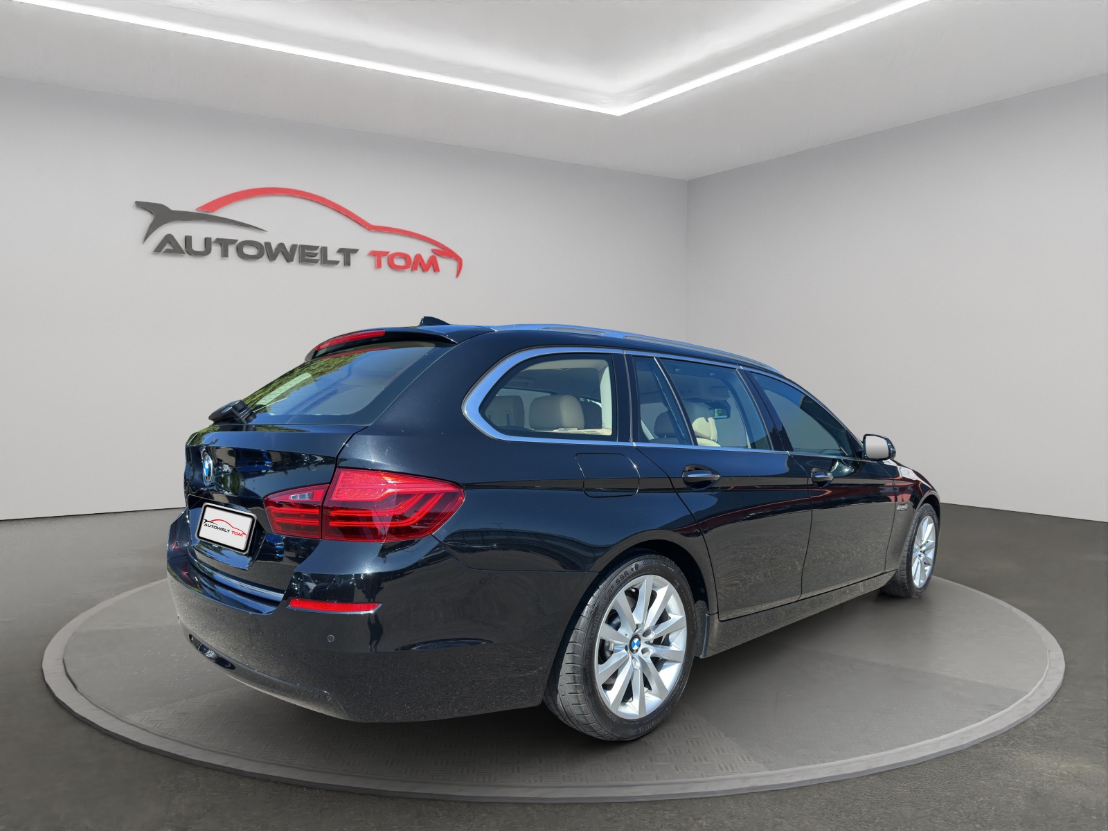 BMW 528i Touring xDrive Luxury Line Steptronic-image-4