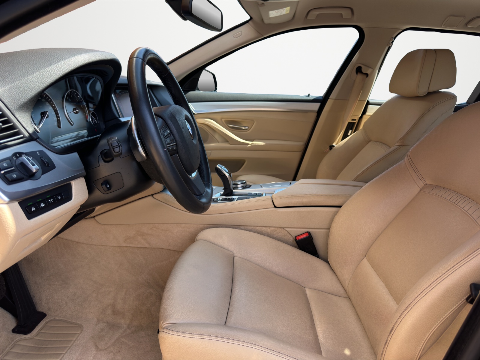 BMW 528i Touring xDrive Luxury Line Steptronic *frisch ab MFK*-image-8