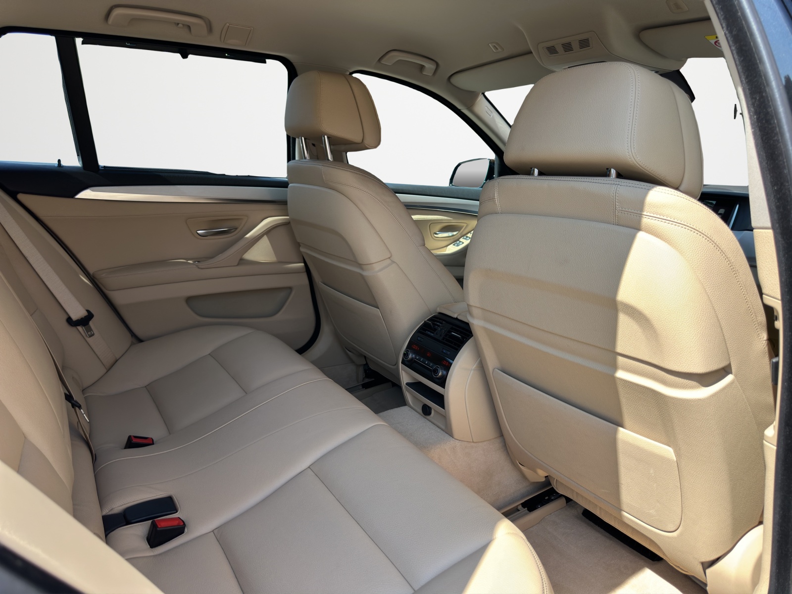 BMW 528i Touring xDrive Luxury Line Steptronic *frisch ab MFK*-image-13