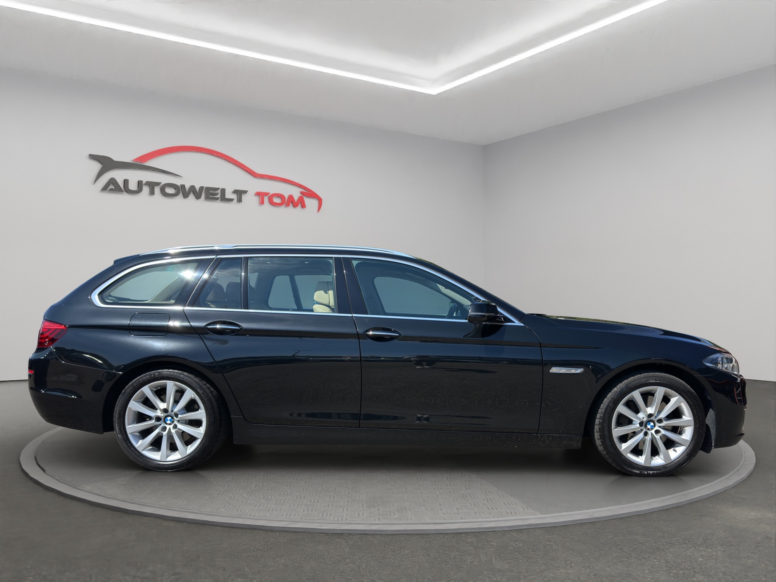 BMW 528i Touring xDrive Luxury Line Steptronic-image-5