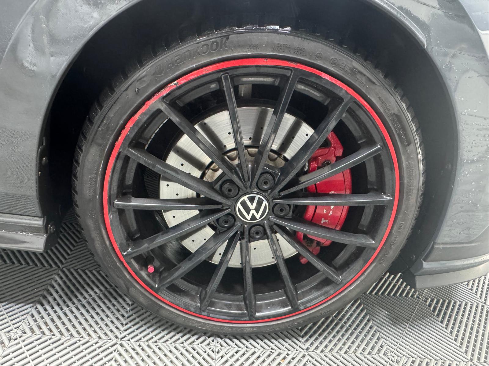 VW Golf 2.0 TSI GTI Clubsport 45 DSG - Toit ouvrant - Akrapovic-image-23
