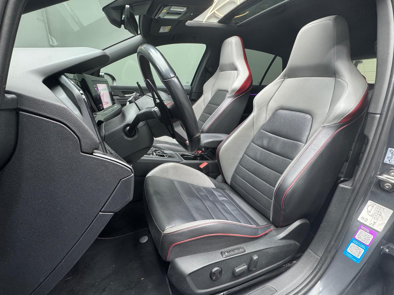 VW Golf 2.0 TSI GTI Clubsport 45 DSG - Toit ouvrant - Akrapovic-image-9
