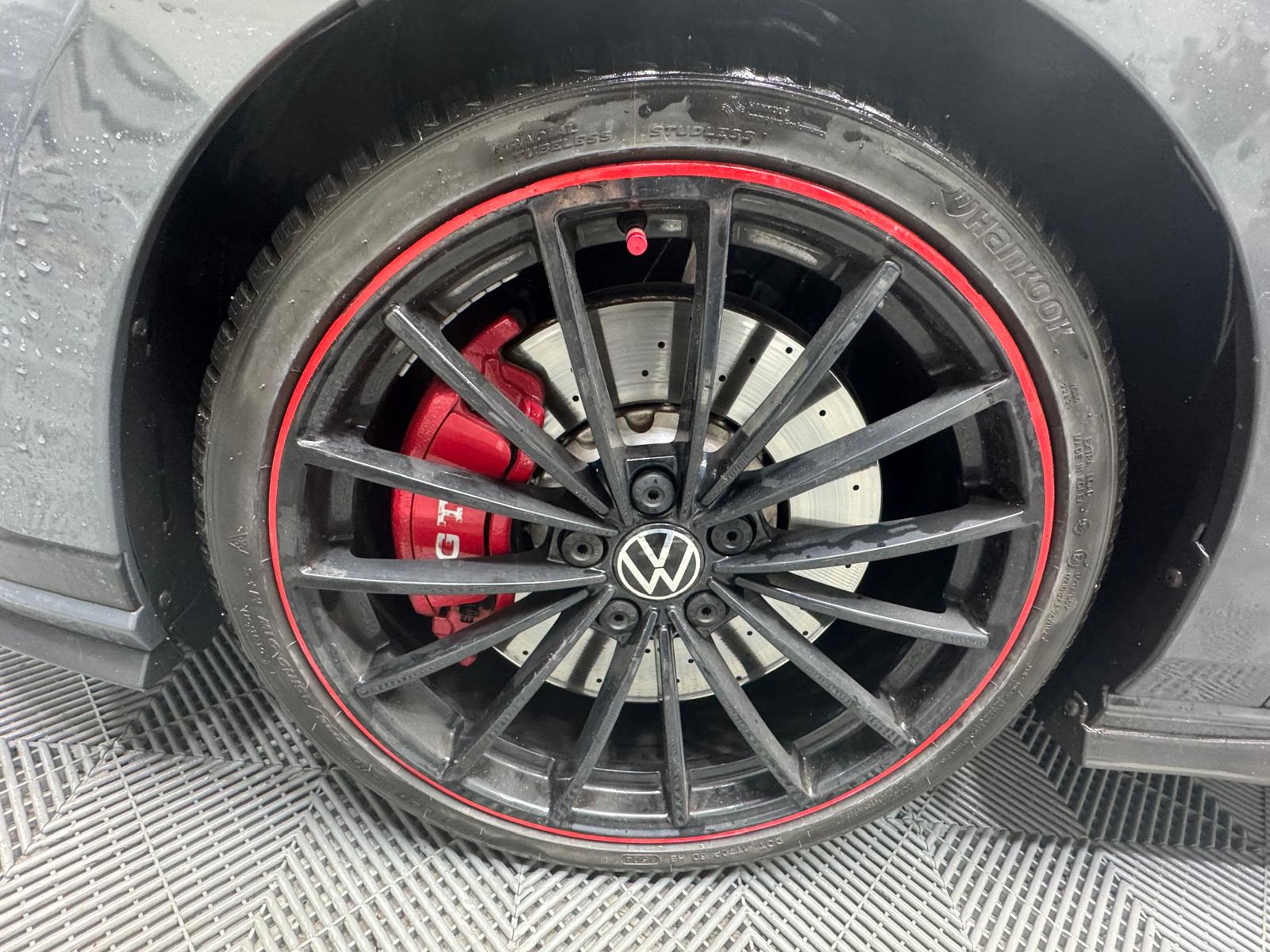 VW Golf 2.0 TSI GTI Clubsport 45 DSG - Toit ouvrant - Akrapovic-image-26