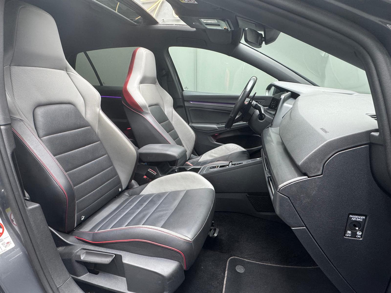 VW Golf 2.0 TSI GTI Clubsport 45 DSG - Toit ouvrant - Akrapovic-image-11