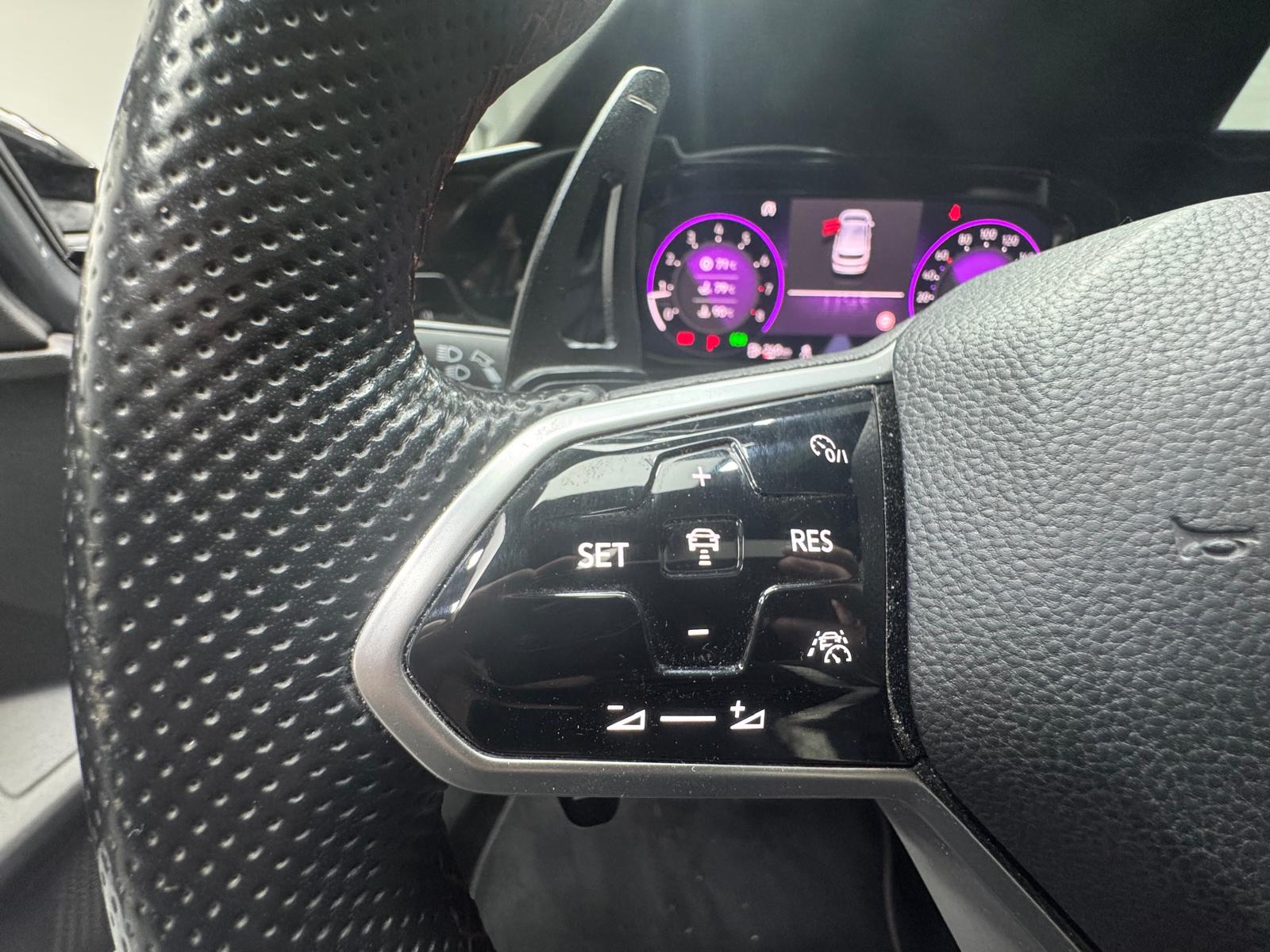 VW Golf 2.0 TSI GTI Clubsport 45 DSG - Toit ouvrant - Akrapovic-image-18