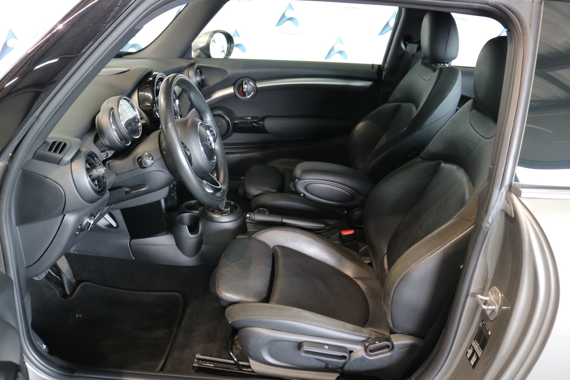 MINI Cooper Steptronic DKG-showroom-element-2