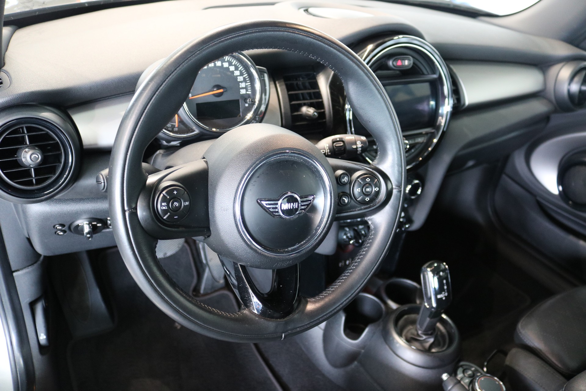 MINI Cooper Steptronic DKG-image-4