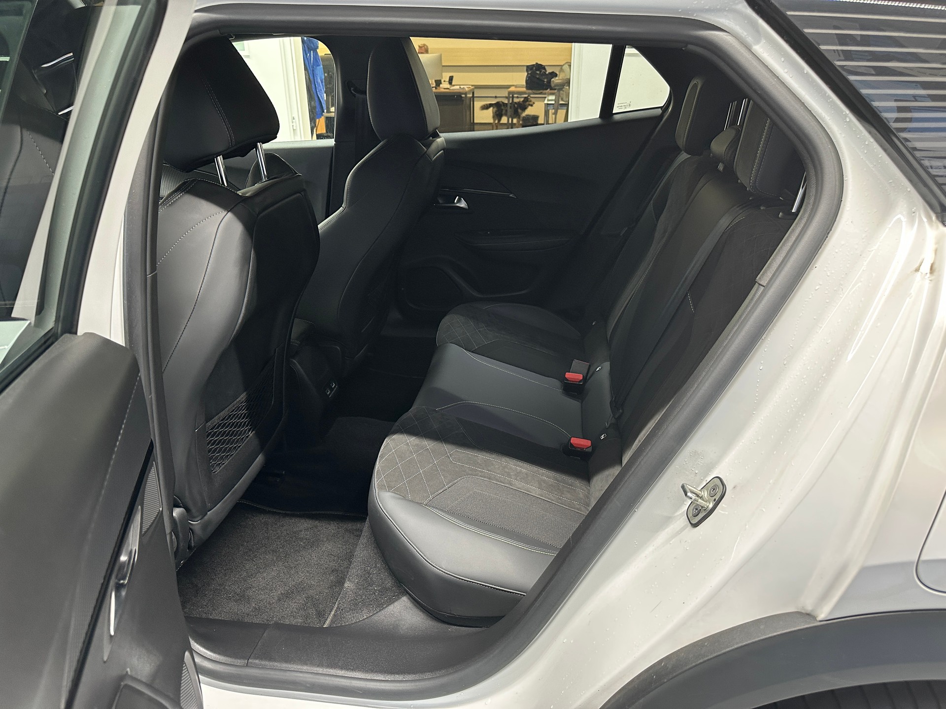 PEUGEOT 2008 e GT Pack-image-8
