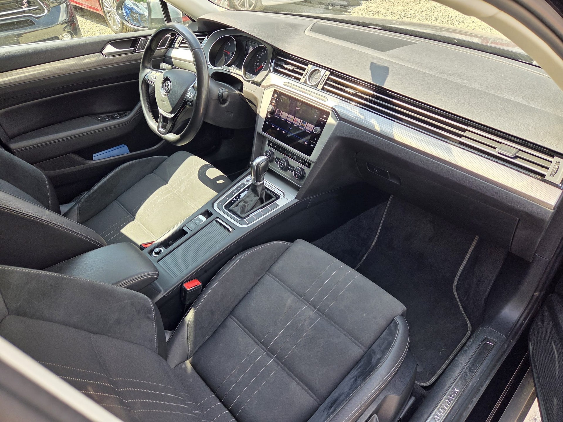 VW Passat Alltrack 2.0 TDI BMT 4Motion DSG-image-9