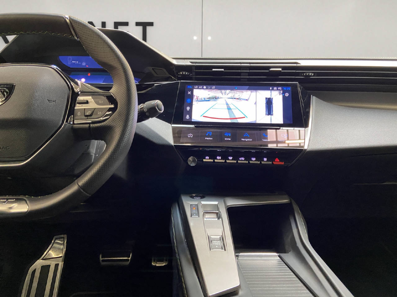 PEUGEOT 308 SW 1.6 PHEV 180 GT-image-8