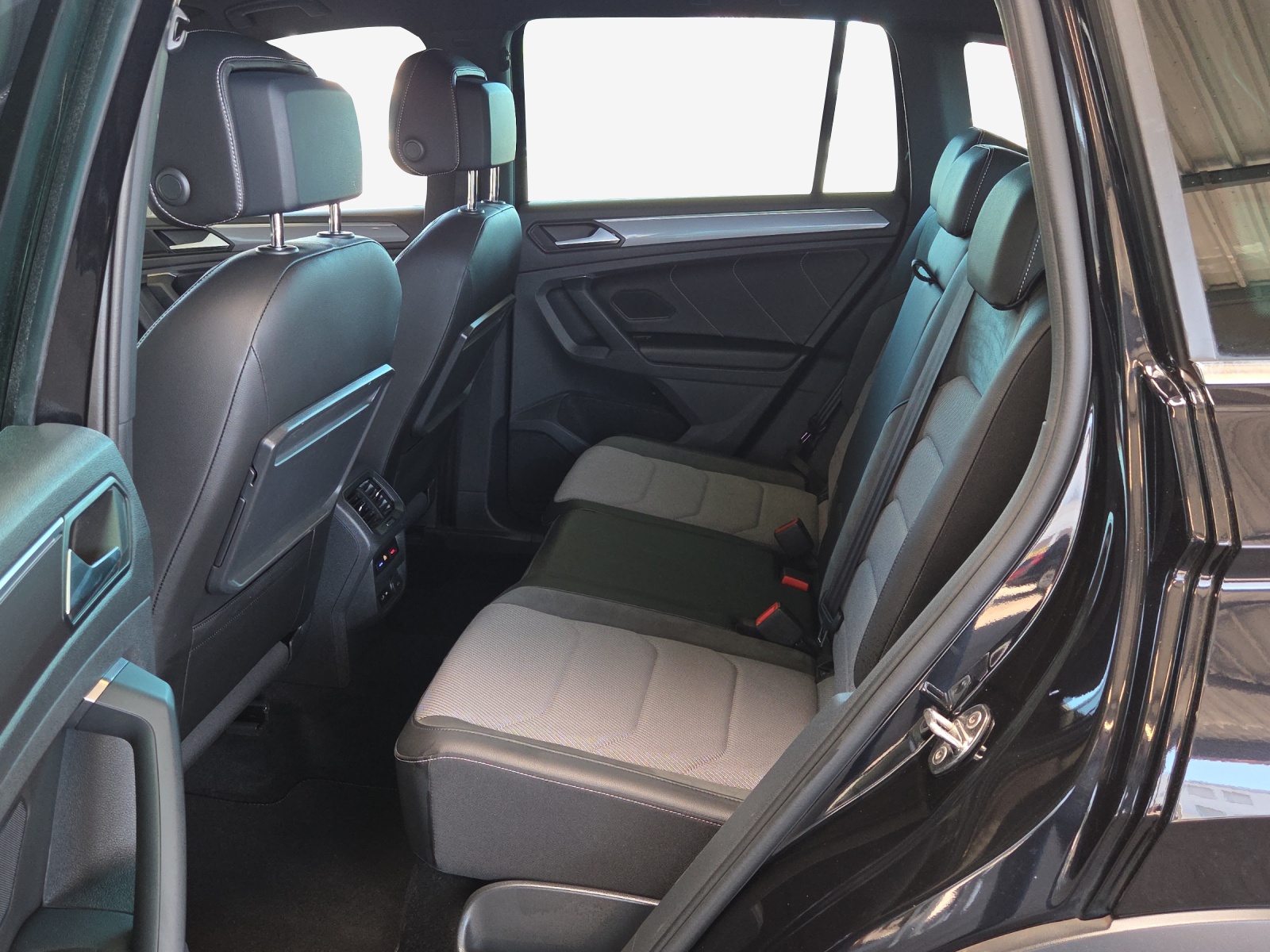 VW Tiguan 2.0 TDI SCR Highline 4Motion DSG-image-11