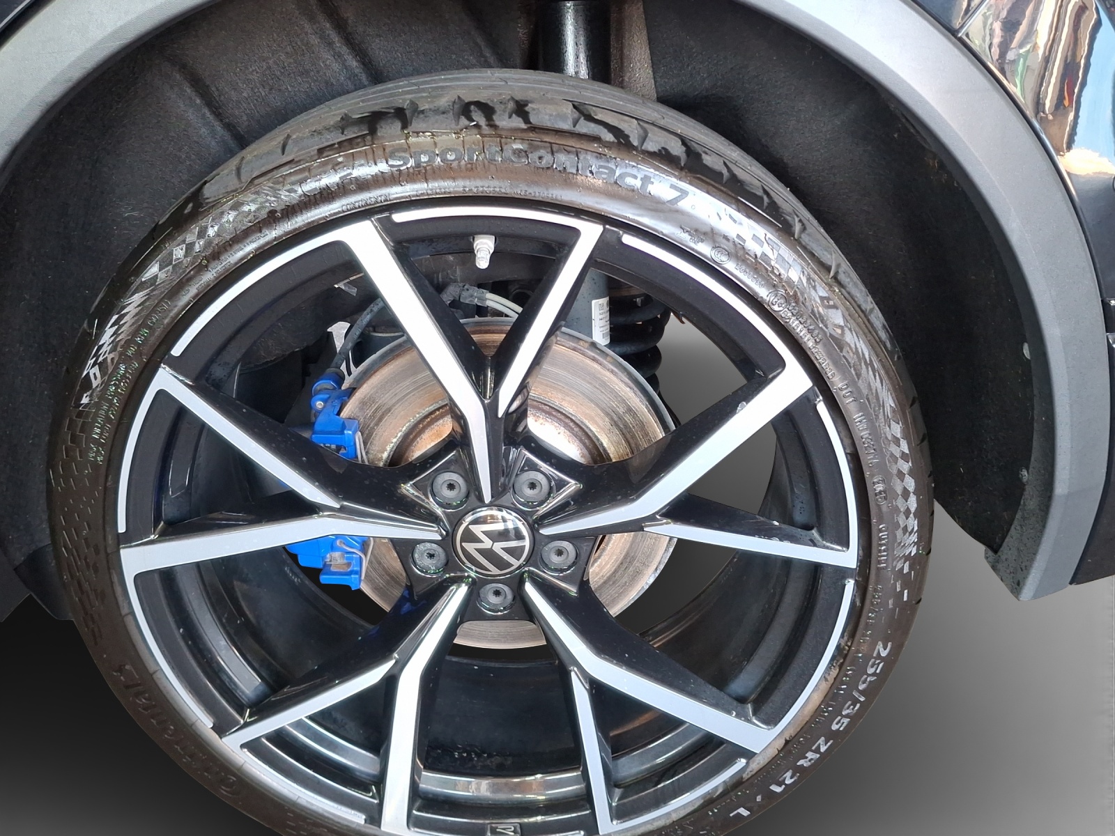VW Tiguan 2.0TSI R 4Motion DSG-image-11