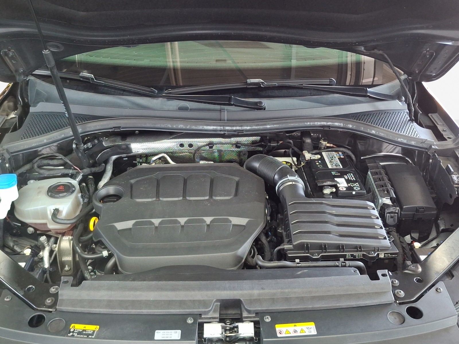 VW Tiguan 2.0TSI R 4Motion DSG-image-13