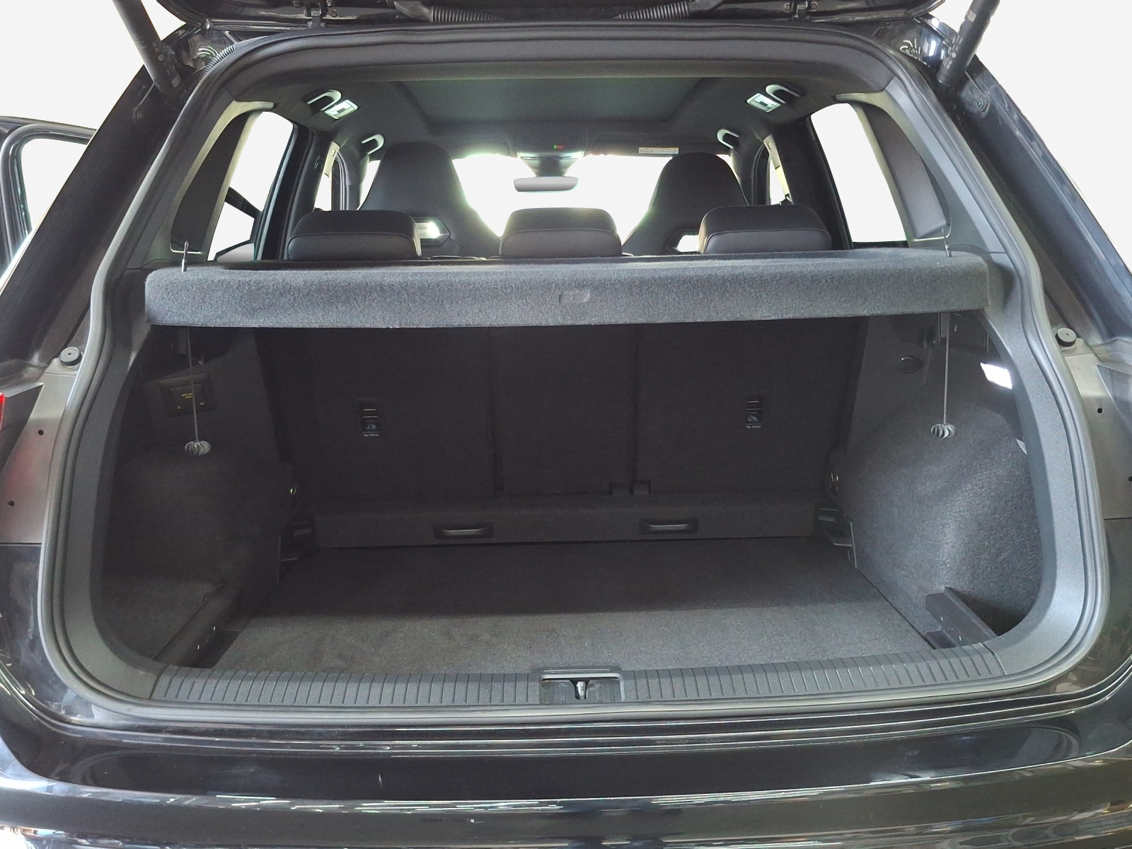 VW Tiguan 2.0TSI R 4Motion DSG-image-10
