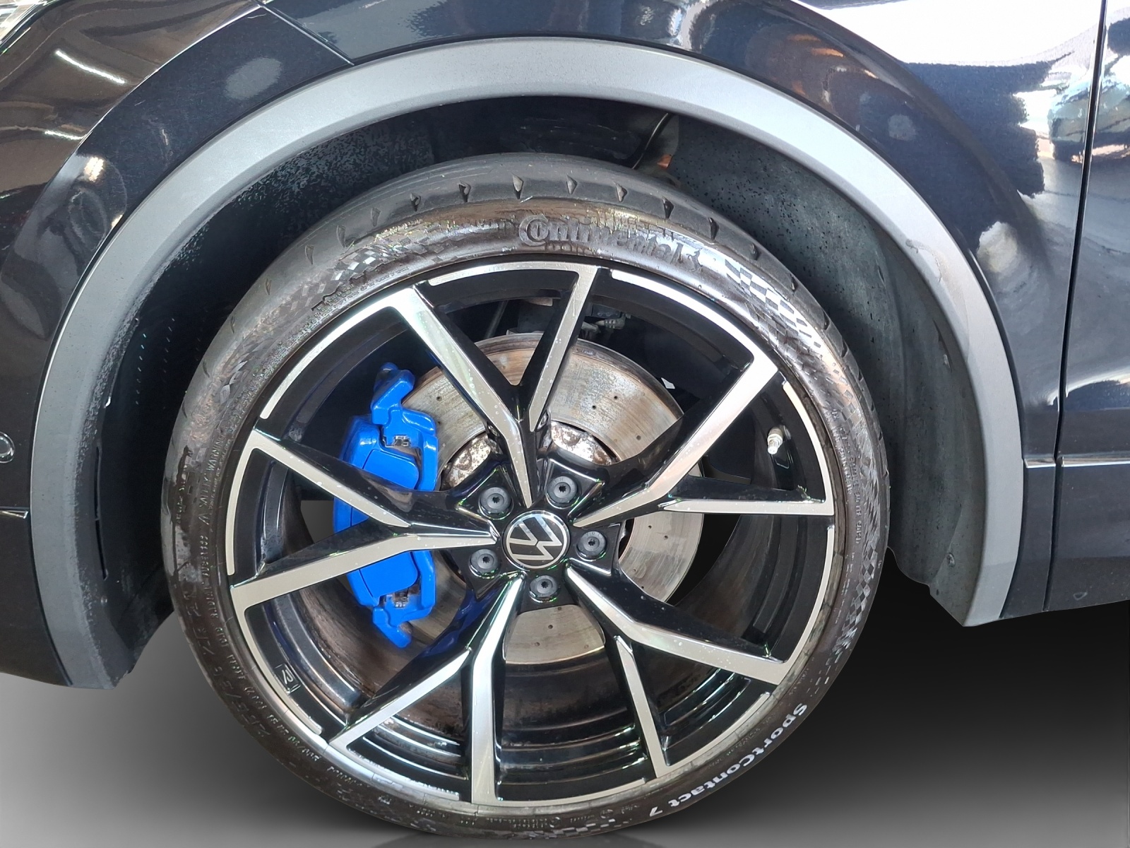 VW Tiguan 2.0TSI R 4Motion DSG-image-12