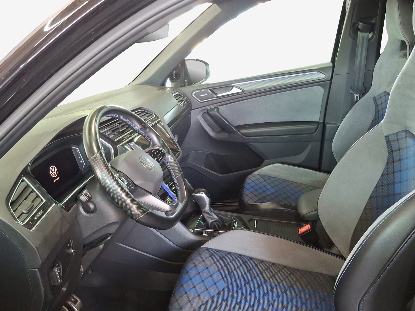 VW Tiguan 2.0TSI R 4Motion DSG-image-7