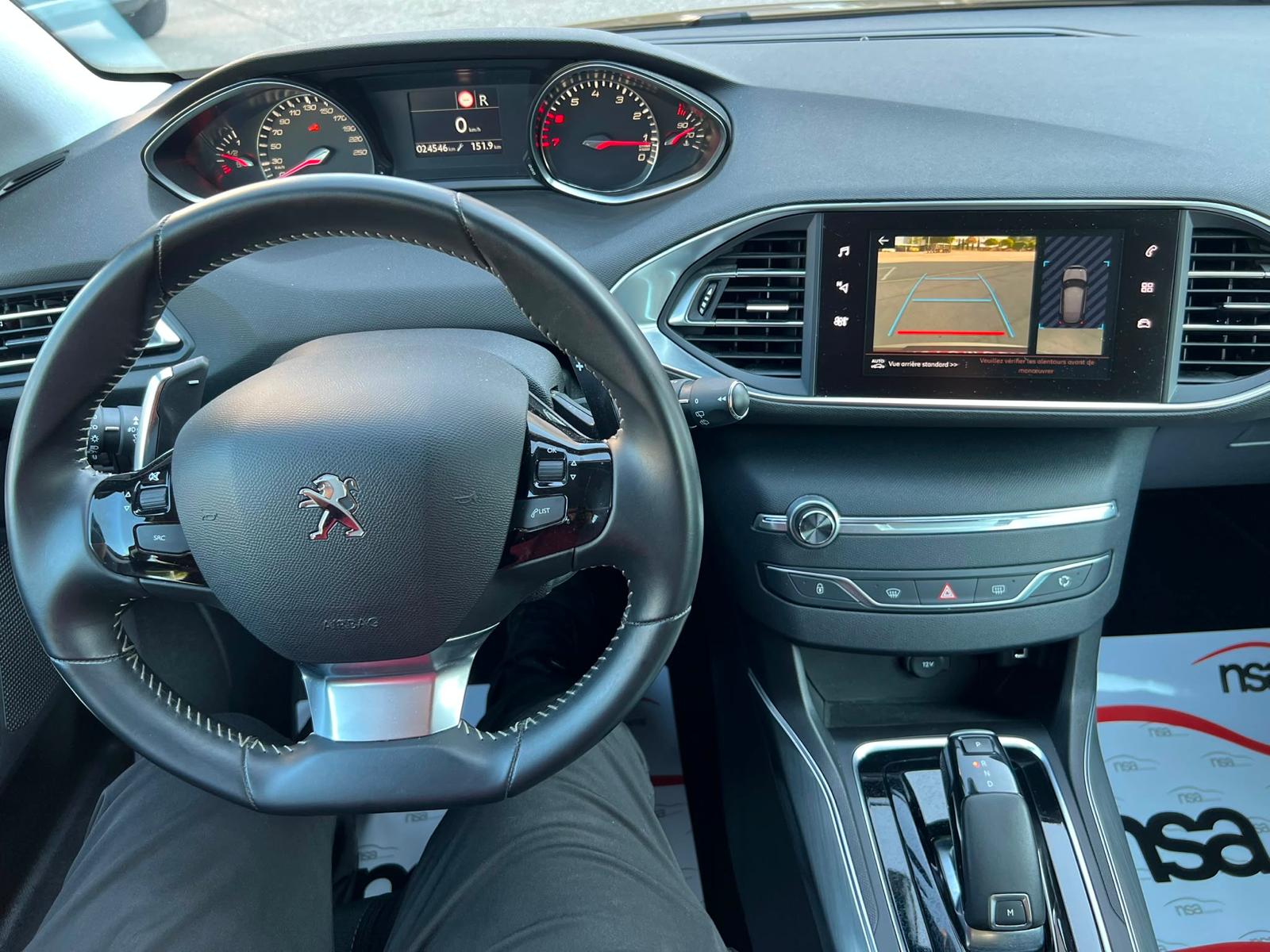 PEUGEOT 308 1.2 Pure Tech Style EAT8-image-9