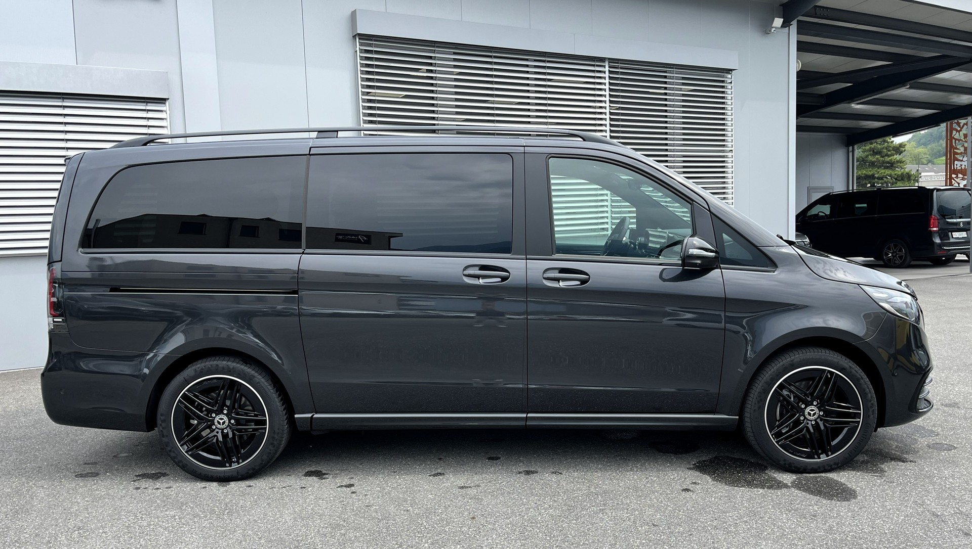 MERCEDES-BENZ V 300 d lang 4Matic Swiss Edition 9G-Tronic-showroom-element-1