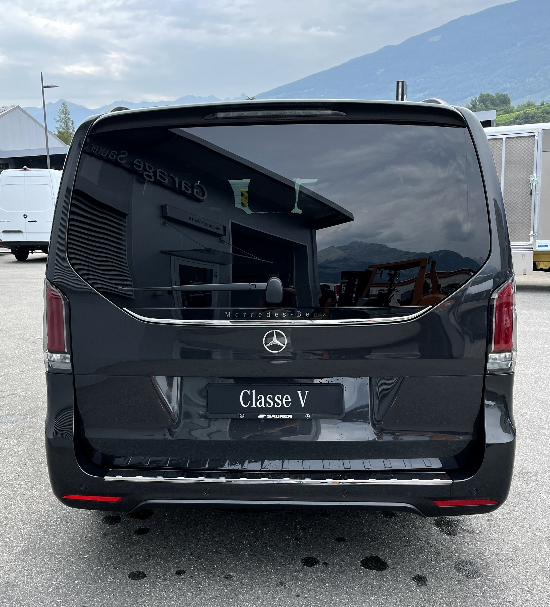 MERCEDES-BENZ V 300 d lang 4Matic Swiss Edition 9G-Tronic-image-4