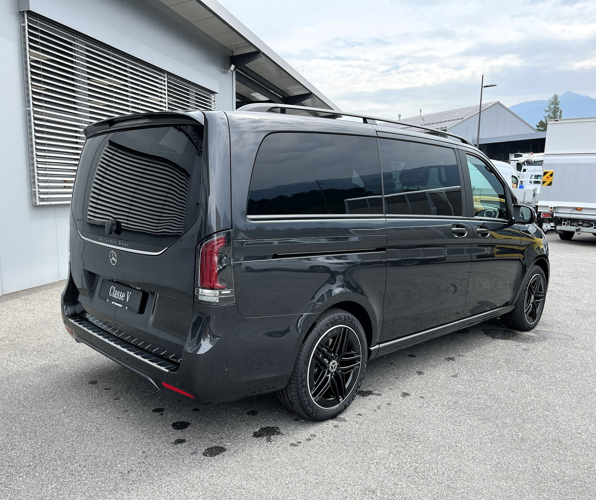 MERCEDES-BENZ V 300 d lang 4Matic Swiss Edition 9G-Tronic-showroom-element-2