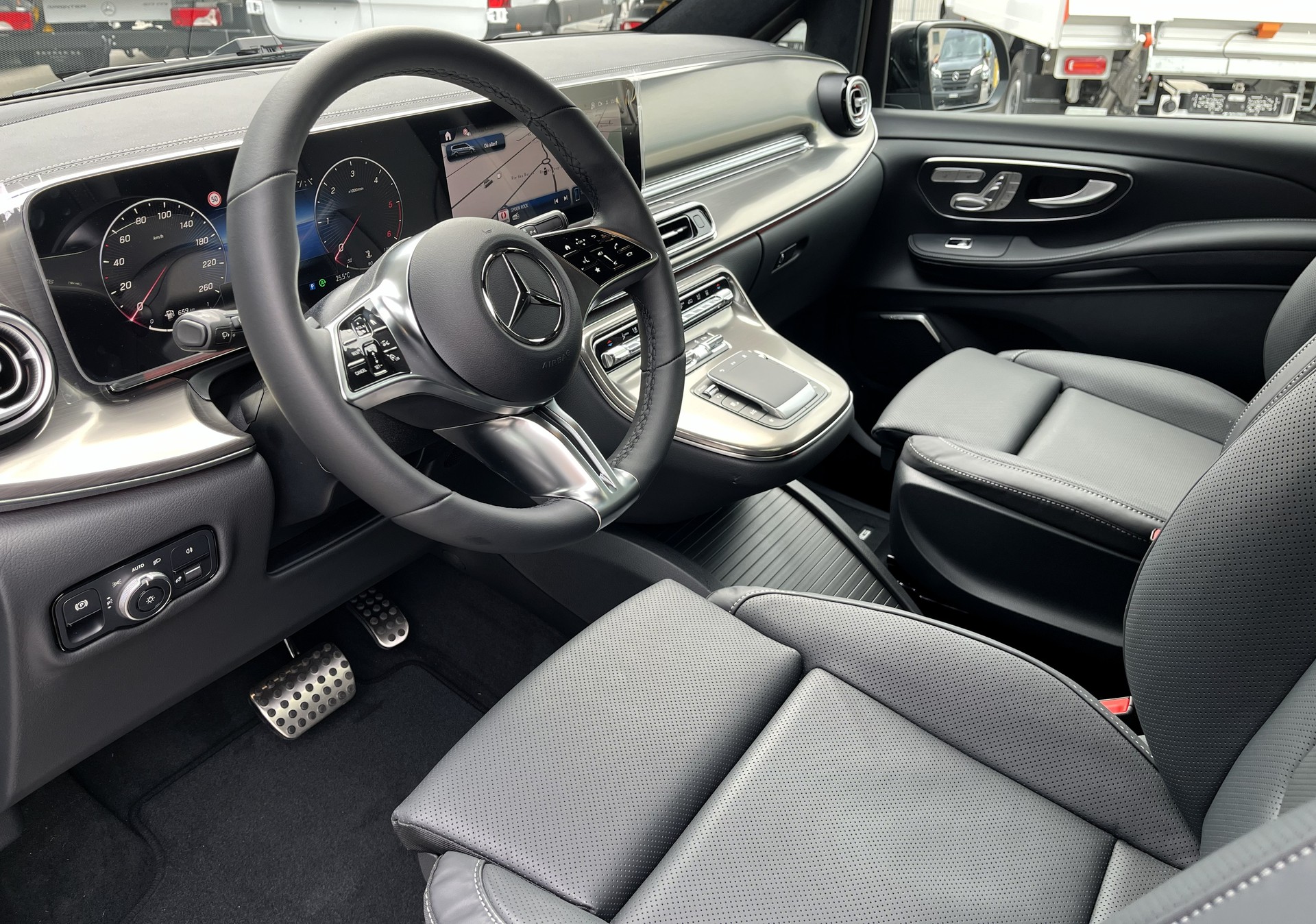 MERCEDES-BENZ V 300 d lang 4Matic Swiss Edition 9G-Tronic-image-7