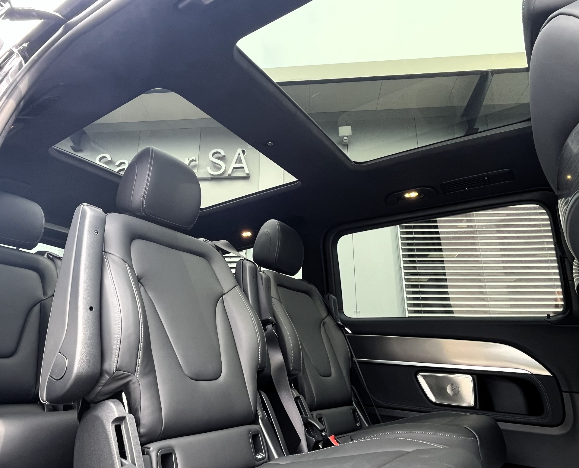 MERCEDES-BENZ V 300 d lang 4Matic Swiss Edition 9G-Tronic-image-18