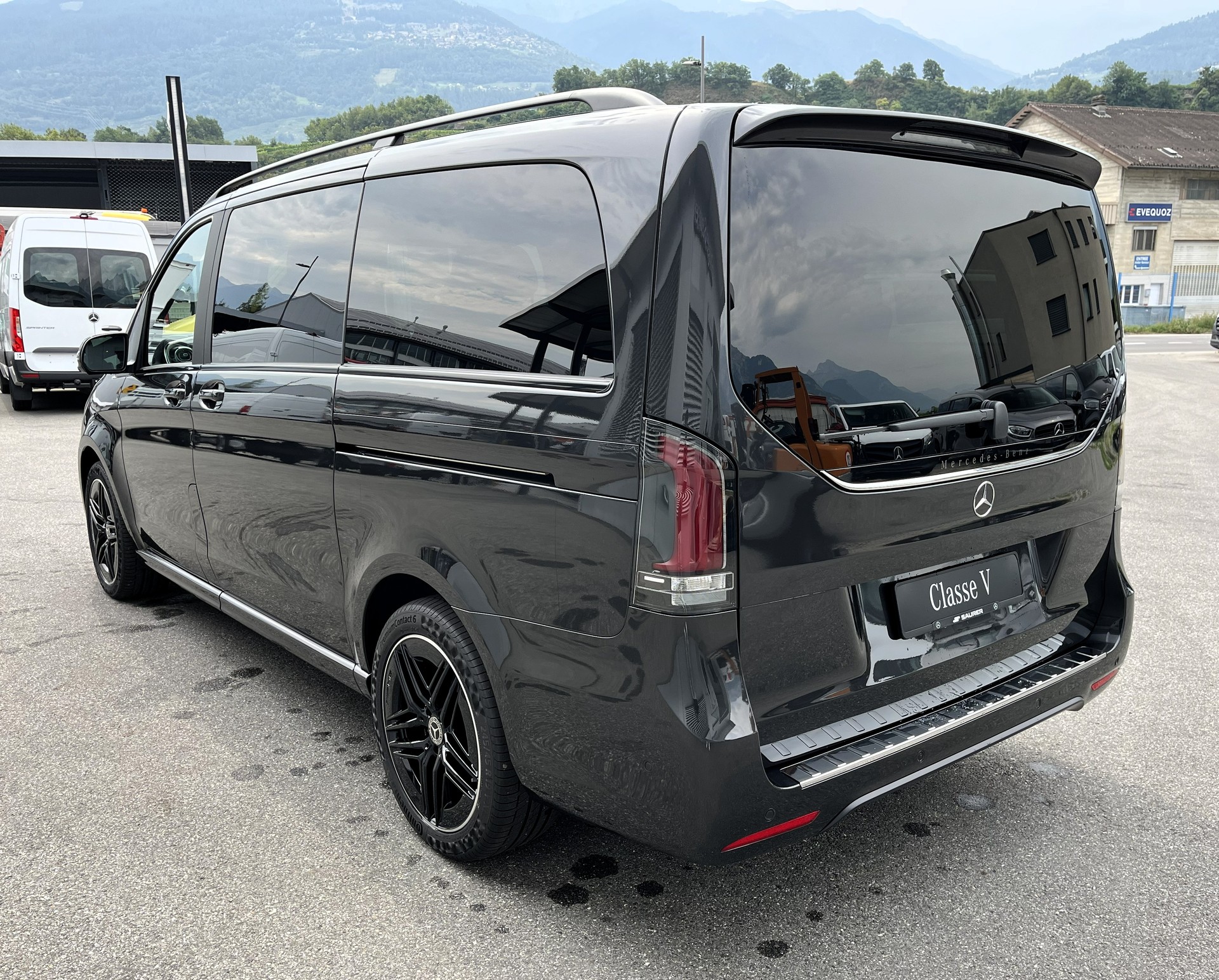 MERCEDES-BENZ V 300 d lang 4Matic Swiss Edition 9G-Tronic-showroom-element-3