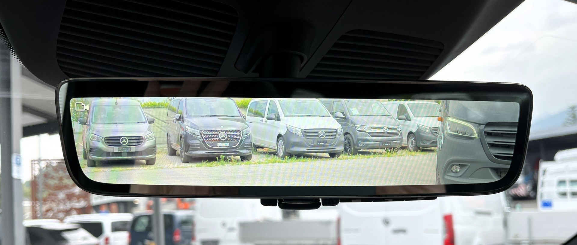 MERCEDES-BENZ V 300 d lang 4Matic Swiss Edition 9G-Tronic-image-11