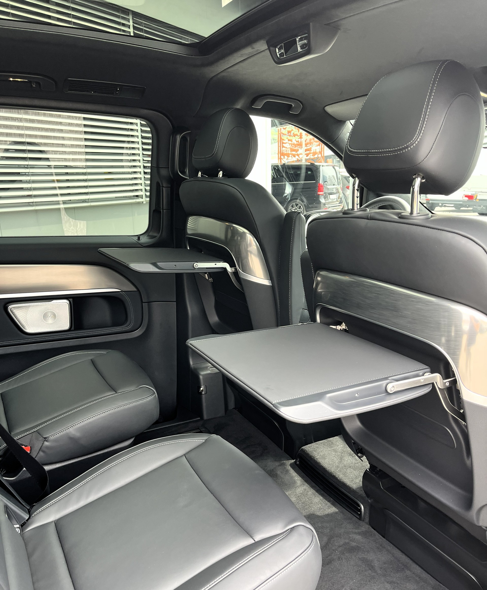 MERCEDES-BENZ V 300 d lang 4Matic Swiss Edition 9G-Tronic-image-16