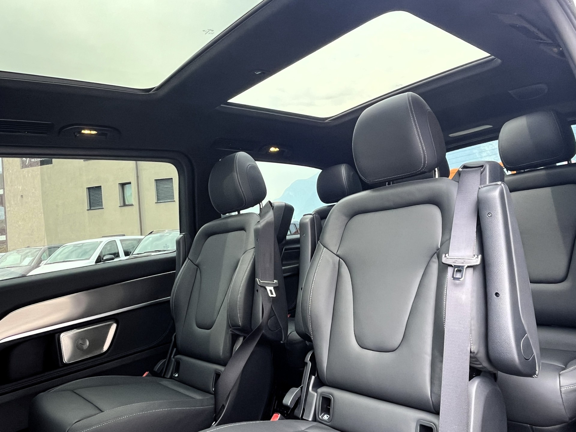 MERCEDES-BENZ V 300 d lang 4Matic Swiss Edition 9G-Tronic-image-17
