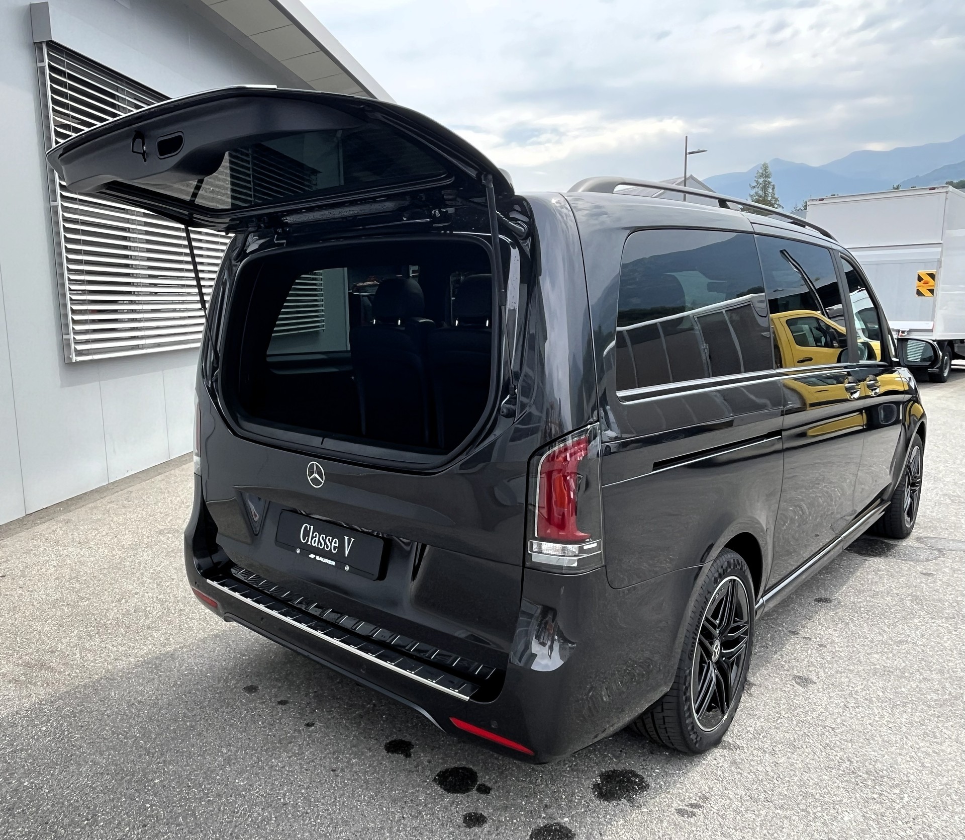 MERCEDES-BENZ V 300 d lang 4Matic Swiss Edition 9G-Tronic-image-21