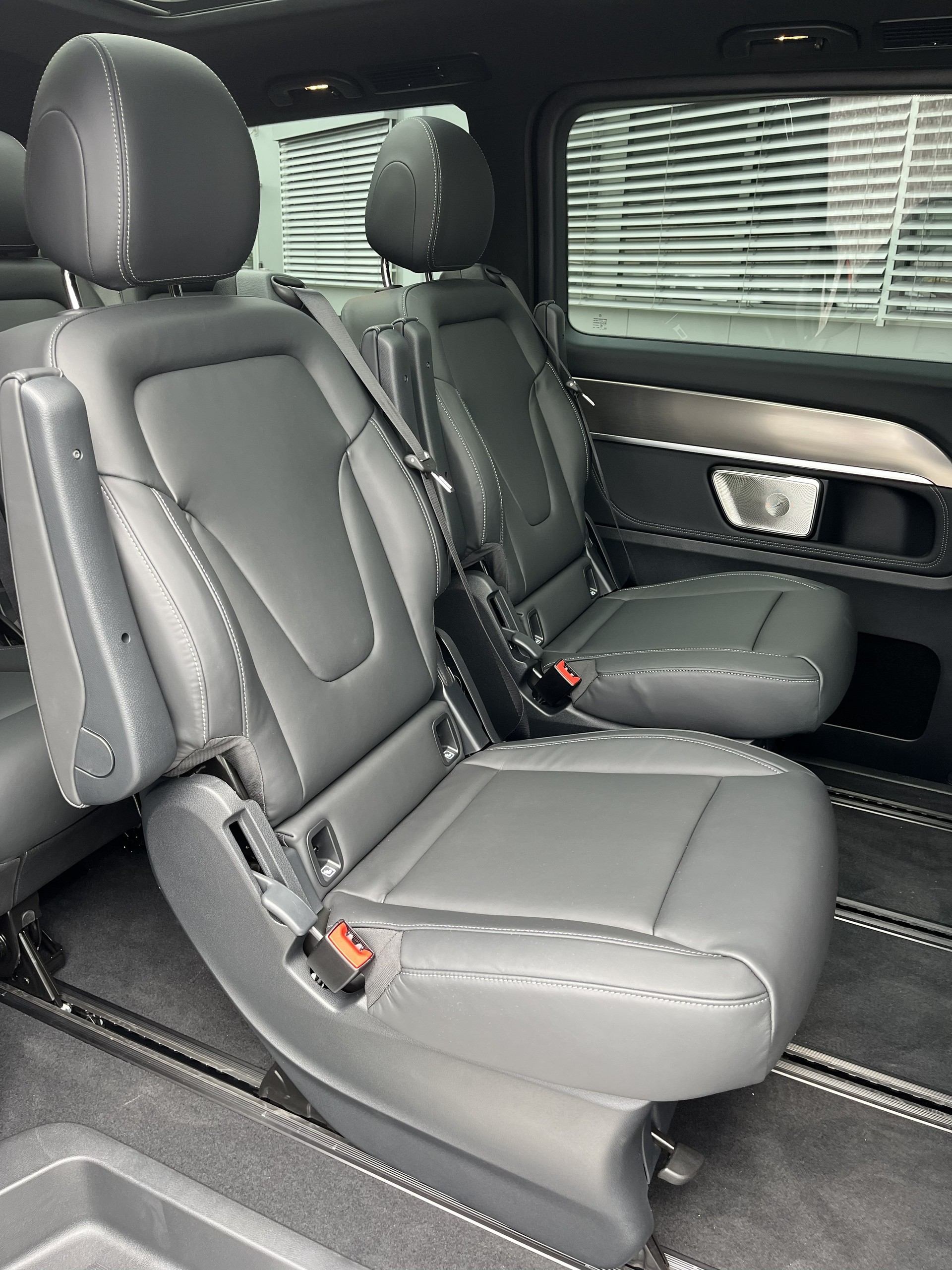 MERCEDES-BENZ V 300 d lang 4Matic Swiss Edition 9G-Tronic-image-14